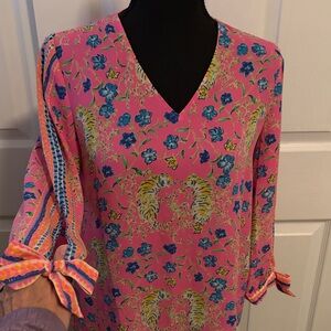 Lilly Pulitzer Pink and Blue Floral V-Neck Blouse XXS